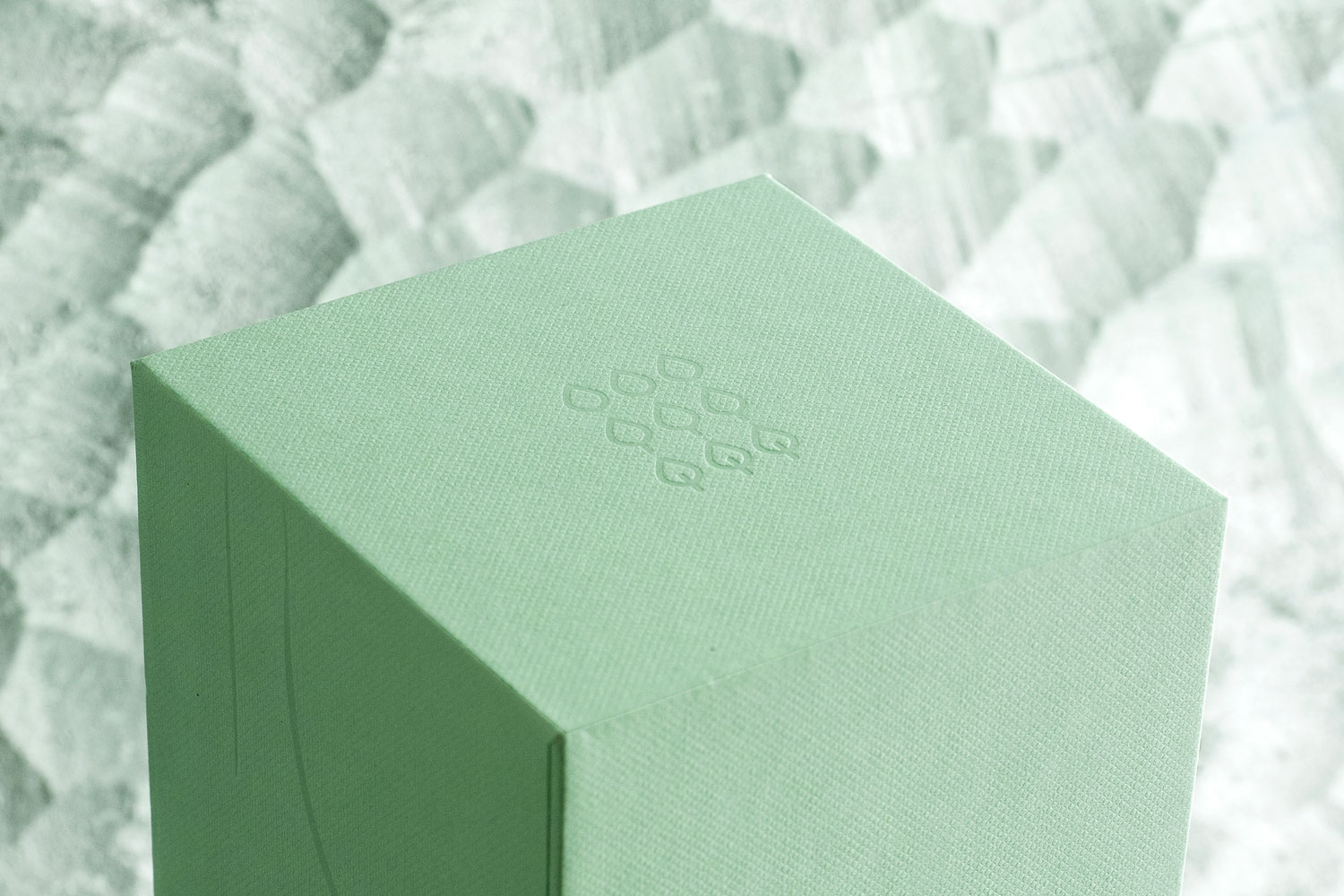 Progress Packaging Perfume Box Beauty Bottle Luxury Bespoke Retail Custom Made Shoulder Boxes Secure Cosmetics Skin Care Production Manufacture Creative 1