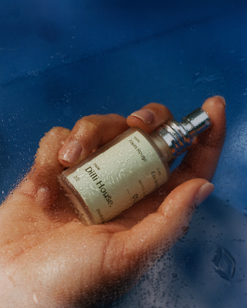 Luxury rigid box manufacturing, custom rigid box, sharp edge box, custom box production, luxury fragrance packaging, V-FORM rigid boxes by Progress.4