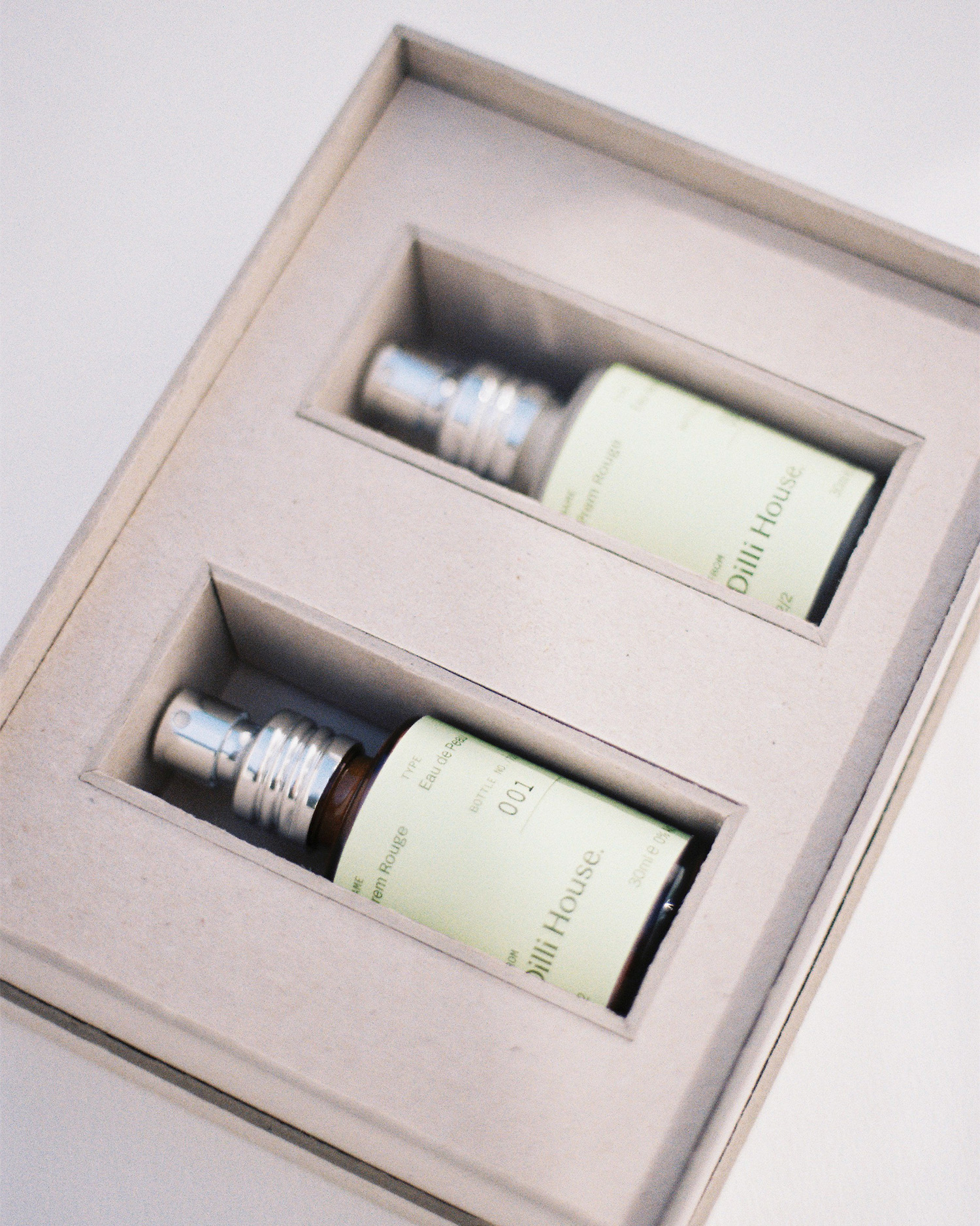 Luxury rigid box manufacturing, custom rigid box, sharp edge box, custom box production, luxury fragrance packaging, V-FORM rigid boxes by Progress.3