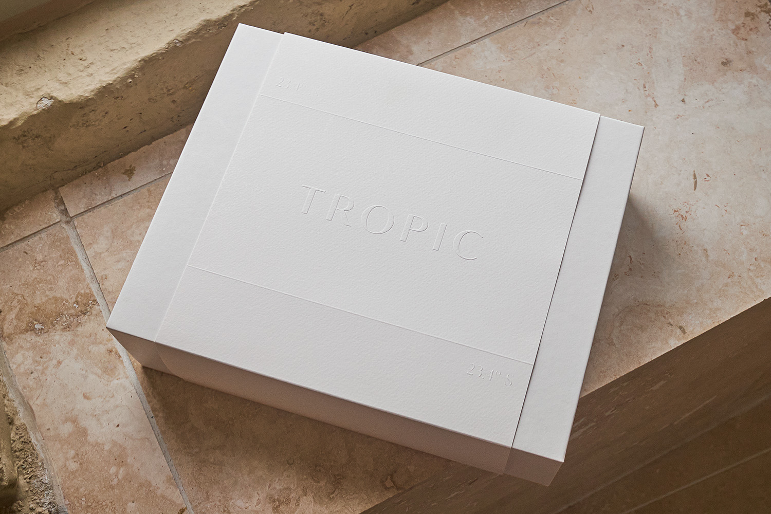 Influencer Packaging Beauty Skin Care Tropic Blind Embossed Logo 05